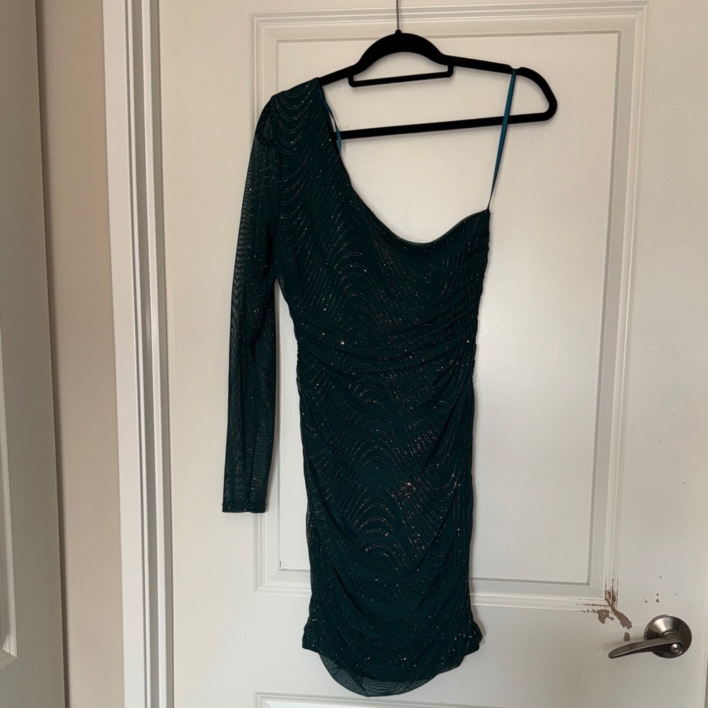 Elegant Green One-Shoulder Dress